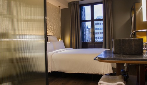 Standard Room, 1 Queen Bed, Balcony