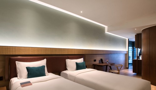 Grass Standard Hollywood Bedroom