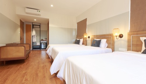 Design Triple Room, Multiple Beds, Balcony, Garden View