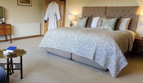 Family House, Private Bathroom, Bay View (Bossington Hall)