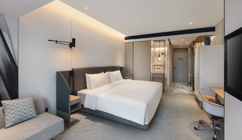 Standard Room, 1 King Bed, River View