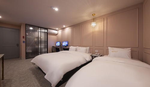 Room (Deluxe Twin B (OTT Couple PC))