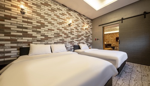Room (Penthouse (Netflix available air puri)