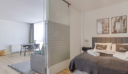 One-Bedroom Suite L