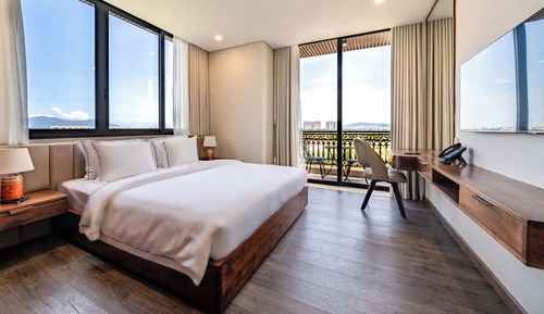 Deluxe Studio, Balcony, Mountain View