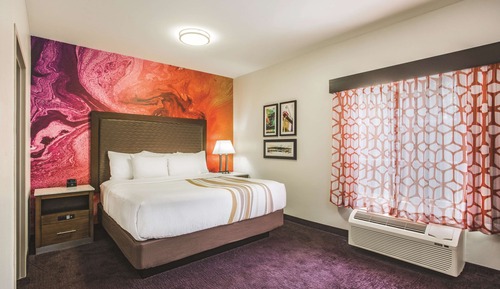 Deluxe Suite, 1 King Bed, Non Smoking (Deluxe Family Suite)