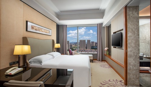 Standard Room, 1 King Bed