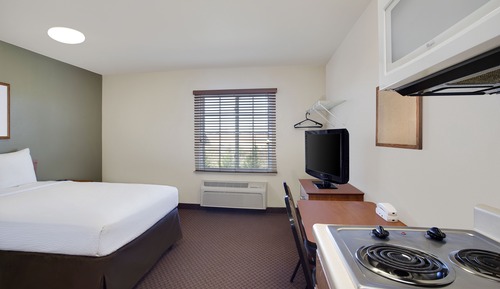 Suite, 1 Queen Bed, Smoking