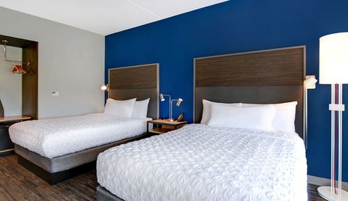 Room, 2 Queen Beds, Accessible, Bathtub