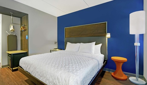 Room, 1 King Bed, Accessible, Bathtub