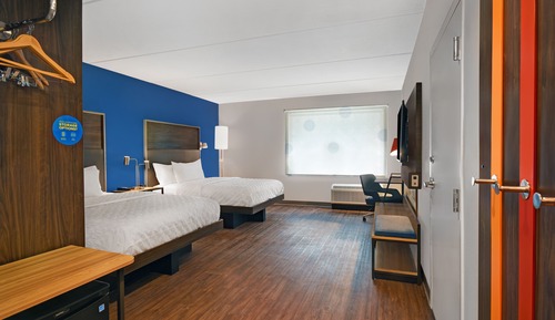 Room, 2 Queen Beds, Accessible (Mobility, Roll-In Shower)