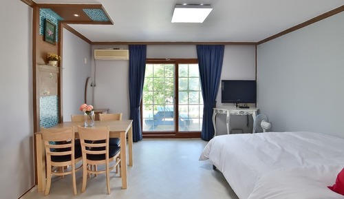 Room (8 PY)