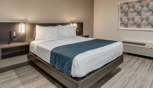 Deluxe Room, 1 Queen Bed, Non Smoking, Kitchenette
