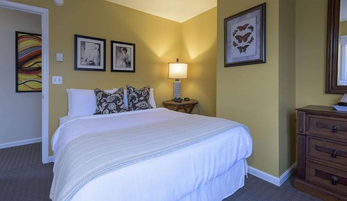 Room (33)