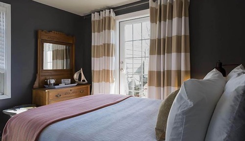 Room (25)
