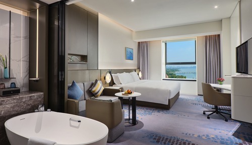 Standard Room, 1 King Bed, Lake View