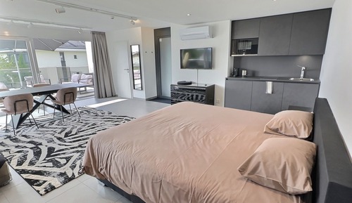 Deluxe Studio Suite