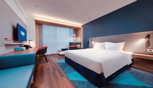 Standard Room, 1 King Bed (Extra Floor Space)