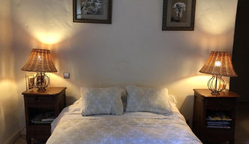 Double Room (N°2 - Private shower, shared toilets)