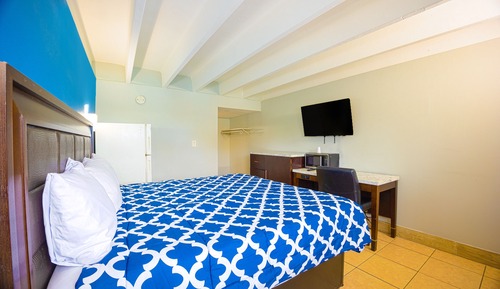 Room, 1 King Bed, Non Smoking