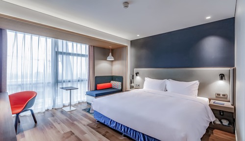 Standard Room, 1 King Bed