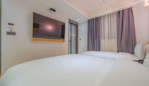 Premium Twin Room (Netflix)