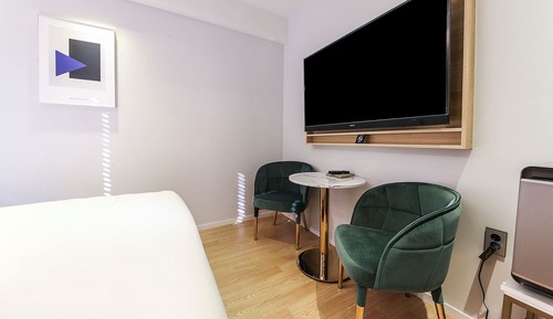 Suite, Ocean View (Netflix+ Styler)