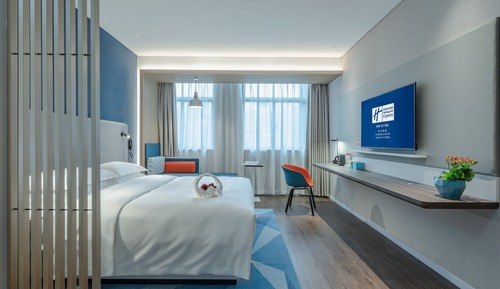 Standard Room, 1 King Bed (Extra Floor Space)