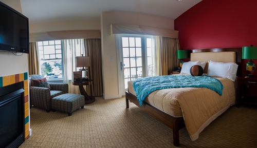 Deluxe Room, 1 Queen Bed, Balcony (Fireplace )