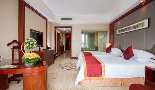 Deluxe Suite, 1 King Bed (Apartment Suite)