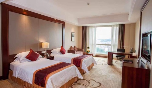 Room, 2 Twin Beds, City View