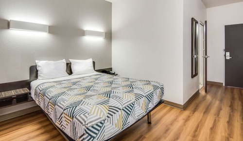 Standard Room, 1 Queen Bed, Accessible, Non Smoking