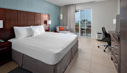 Superior Room, 1 King Bed, Non Smoking, Balcony