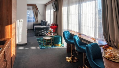 Deluxe Studio Suite