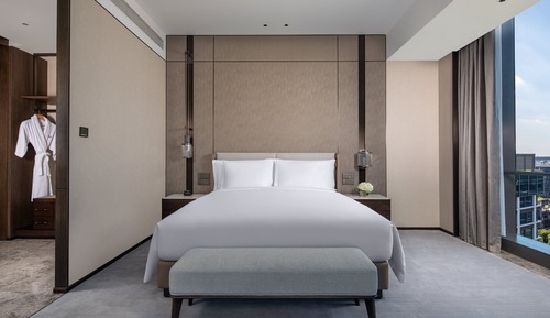 Standard Room, 1 King Bed, City View