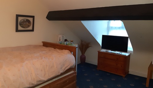Basic Room (Shared Bathroom)