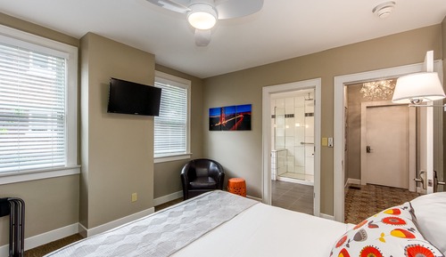 Classic Room, 1 Queen Bed, Private Bathroom, Ground Floor (San Francisco Room)