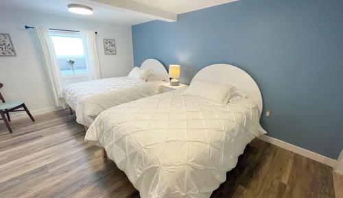 Honeymoon Suite