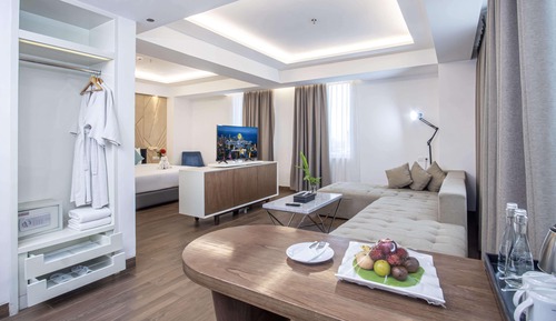 Business Suite, 1 King Bed