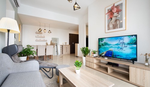 Three-Bedroom Apartment (Free Swimming Pool & Gym)