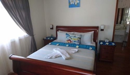 Room, Garden View