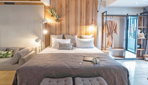 Deluxe Suite with Balcony Exclusive