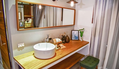 Deluxe Suite with Balcony 