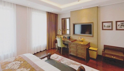 Deluxe Suite, Sauna, City View