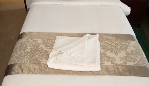 Single Cot Room with shared Bathroom