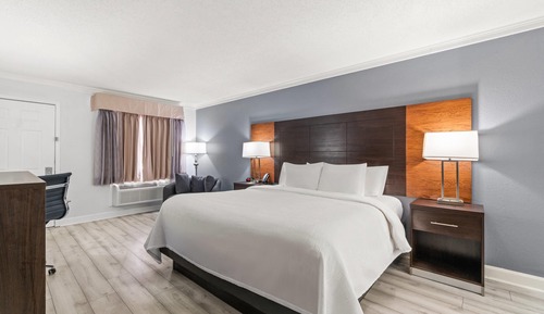 Standard Room, 1 King Bed, Non Smoking