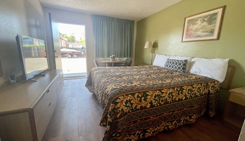 Standard Room, 1 King Bed