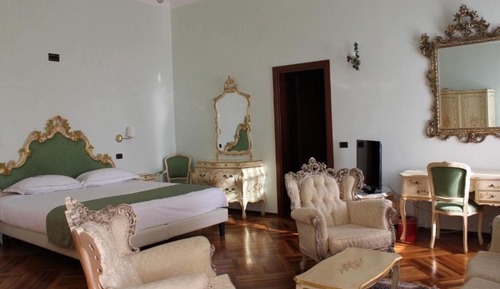 Junior Suite, 1 Queen Bed, Non Smoking