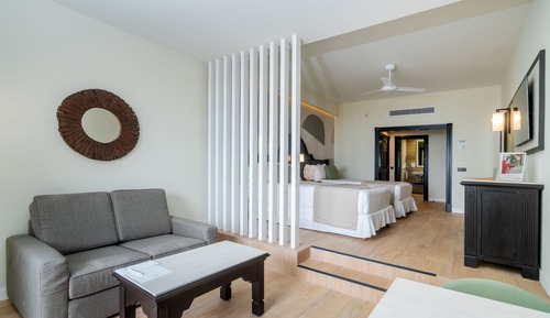 Junior Suite, Partial Ocean View (L)