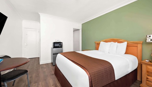 Suite, 1 Queen Bed, Non Smoking